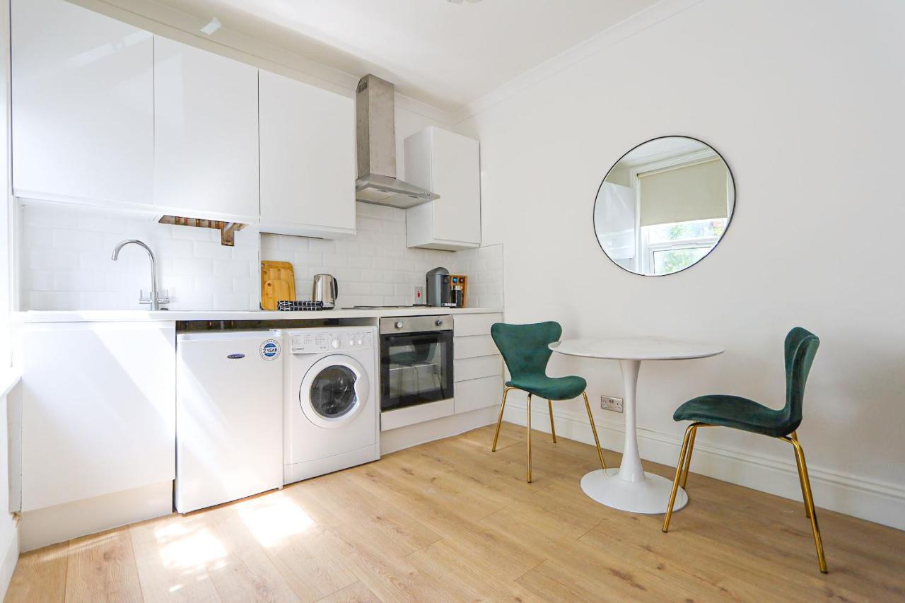 Stylish One Bedroom Apartment In Greater Londen Buitenkant foto