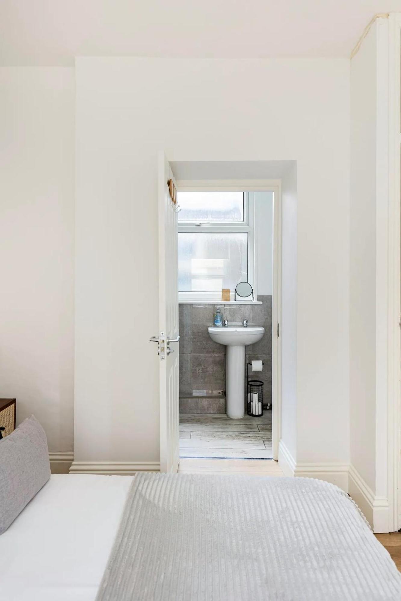 Stylish One Bedroom Apartment In Greater Londen Buitenkant foto