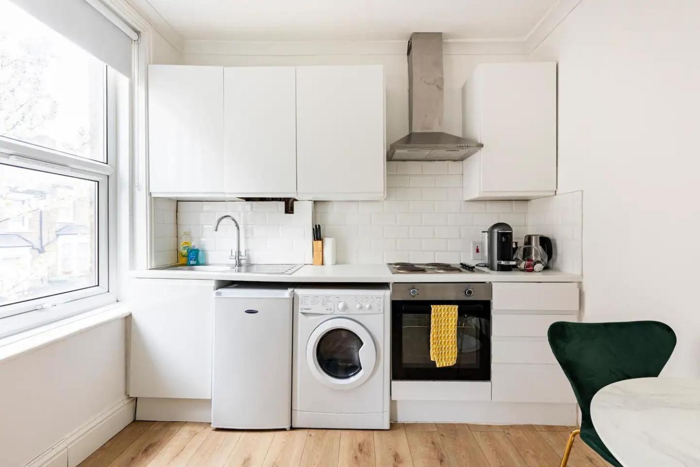 Stylish One Bedroom Apartment In Greater Londen Buitenkant foto