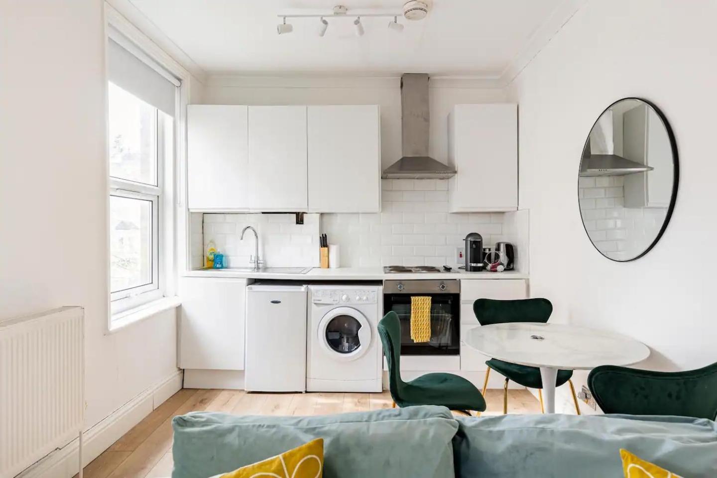 Stylish One Bedroom Apartment In Greater Londen Buitenkant foto